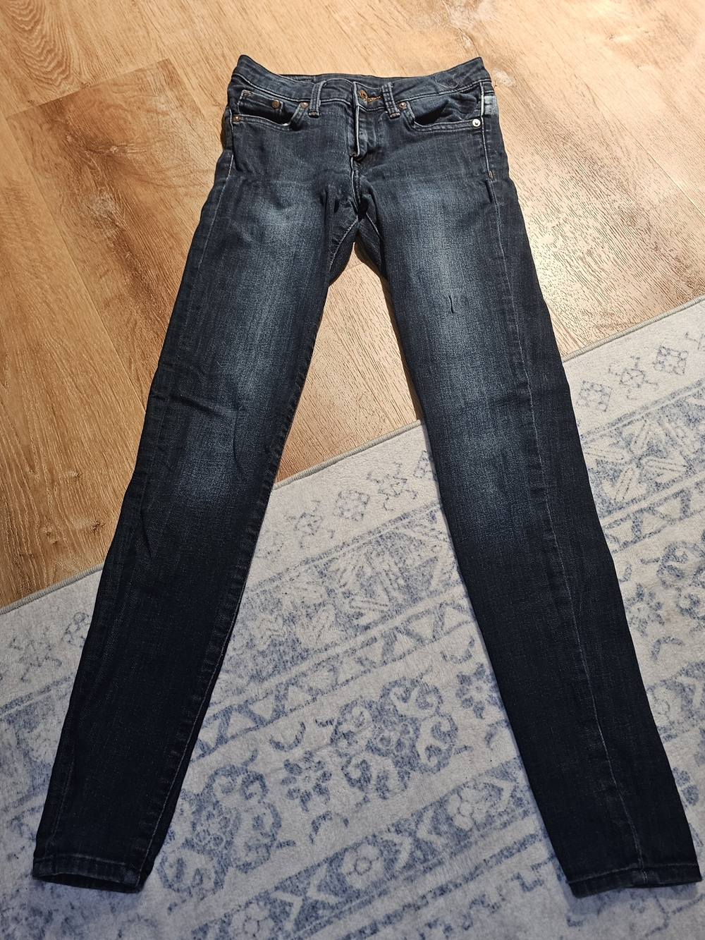 women's H&M &Denim Super Skinny Low Waist jeans in a dark wash 25x30